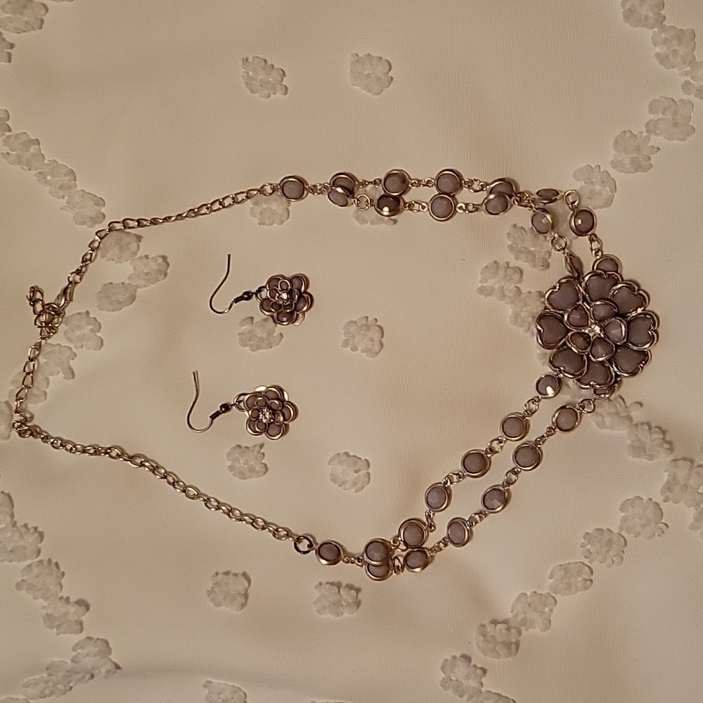Flower Gray and Silver Earring/Necklace Set